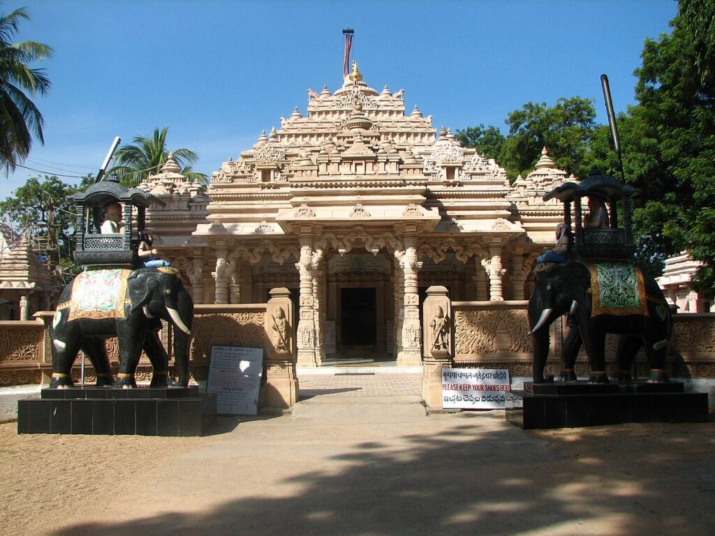 jain temple is best tourist place to visit near warangal
